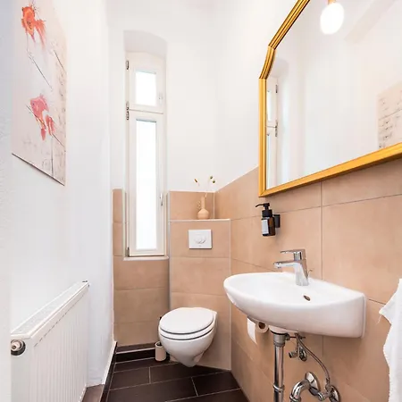 Bunter Hund - Balkon, Zentral, Geraeumig Apartment