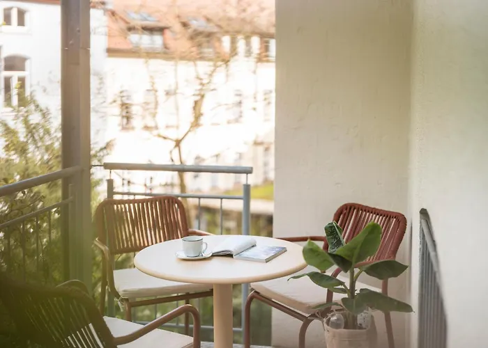 Bunter Hund - Balkon, Zentral, Geräumig